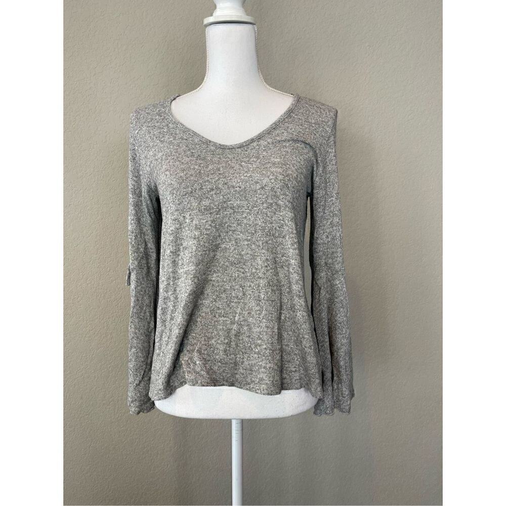 ⭐️3 For $10⭐️ Caution to the wind bell sleeve blouse